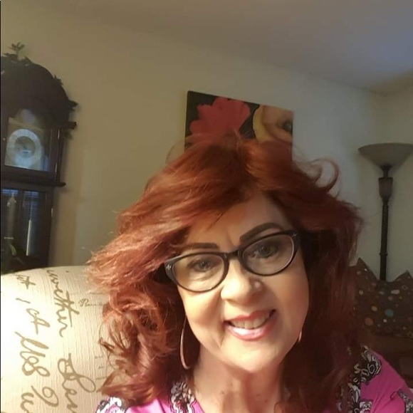 Meet your Posher, Tina - Picture 2 of 2